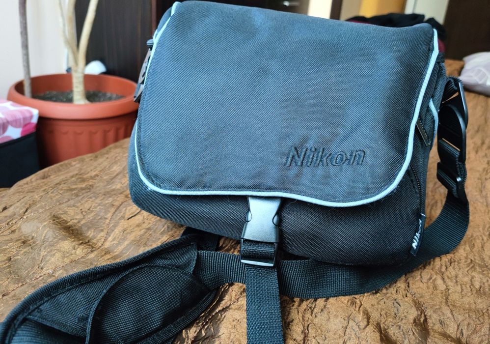 Фотоапарат Nikon D7000, 4 обектива и консумативи