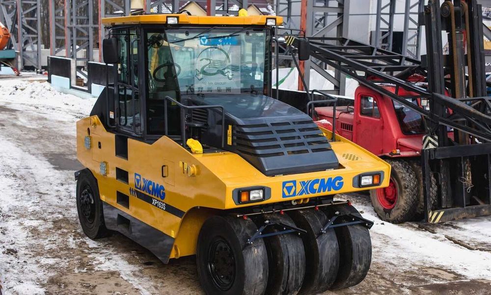 XCMG XP163  самоходный статический пневмоколесный каток  16 тонн