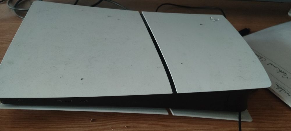 ЖК-телевизор с PS5 и контроллерами Sony (2 шт.)