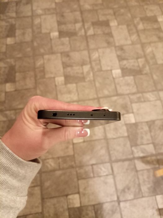 Продавам Xiaomi Redmi Note 13 4G, версия 256 GB / 8 GB RAM,