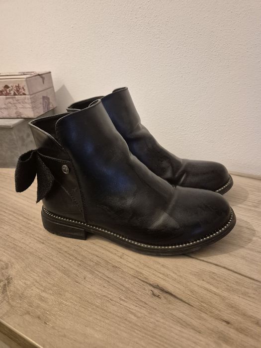 Ghete negre cu fundită
