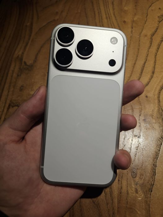 Продам Iphone 17 pro