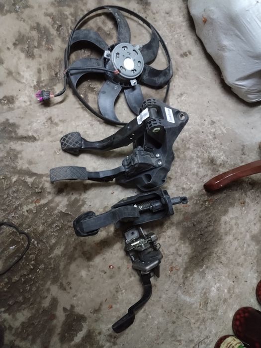 Продам педали на polo 2013