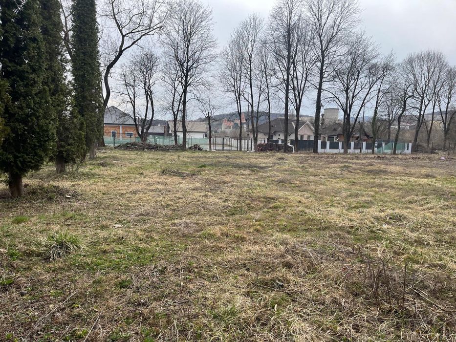 Teren intravilan de vanzare sau inchiriere