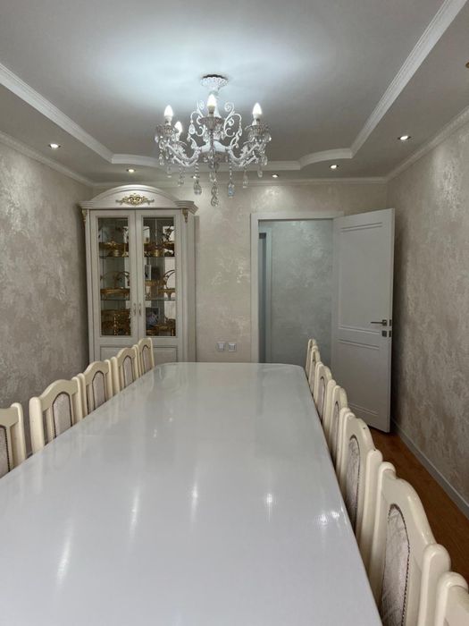 Продаю стол и стулья