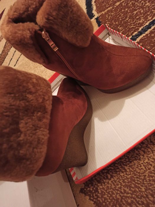 Зимние ботинки замшевые