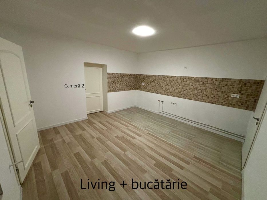 Casă Oșorhei  zona centrală la șosea