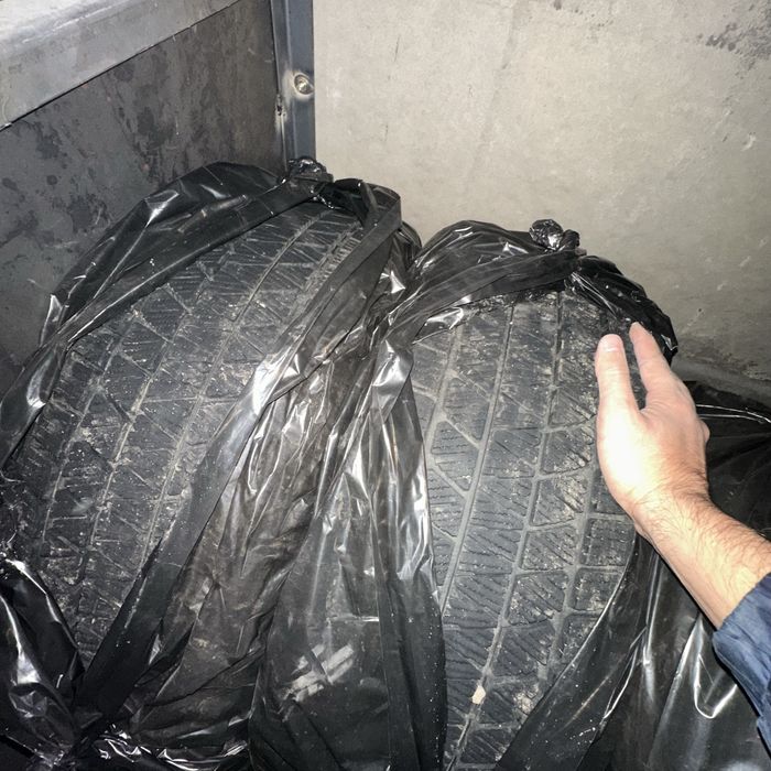 Продам зимние шины 235/55/20