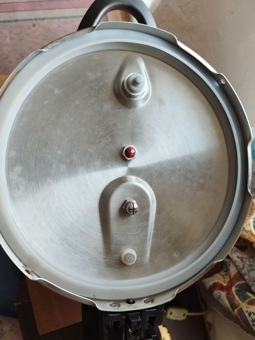 Тенджера под налягане различни модели