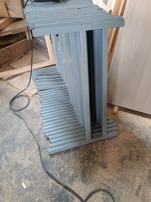 Школьные парты со стульями