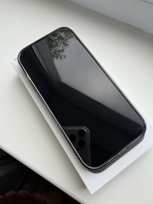 IPhone 15, черный