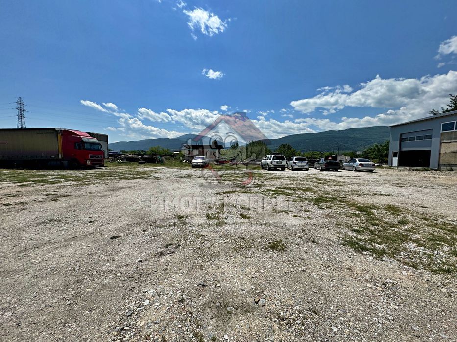 Хале 300кв.м, промишлено помещение под наем, в промишлена зона