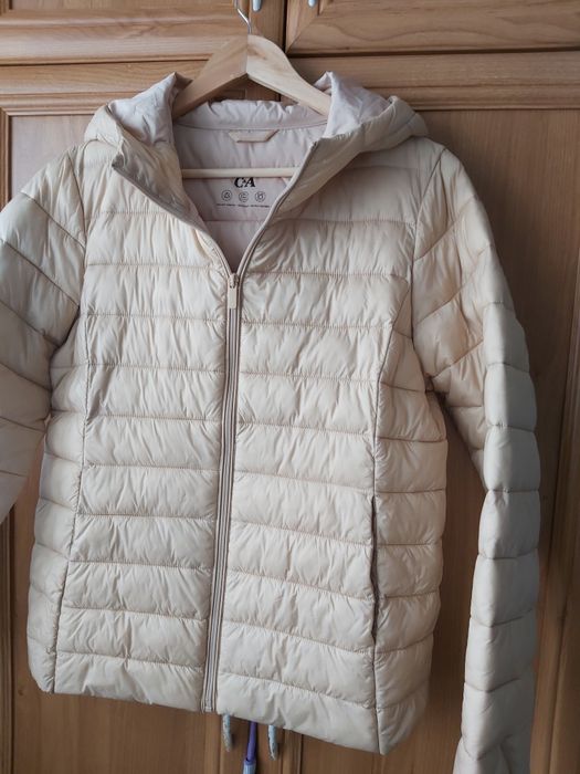 Geacă damă elegantă culoare bej.