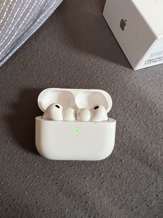 Продавам безупречни airpods 3 pro само дясната слушалка работи