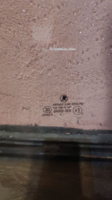 Переднее правое стекло Шкода А5