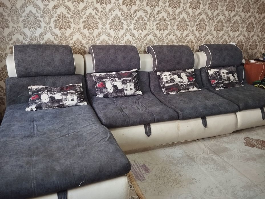 Продаю диван для гостиной