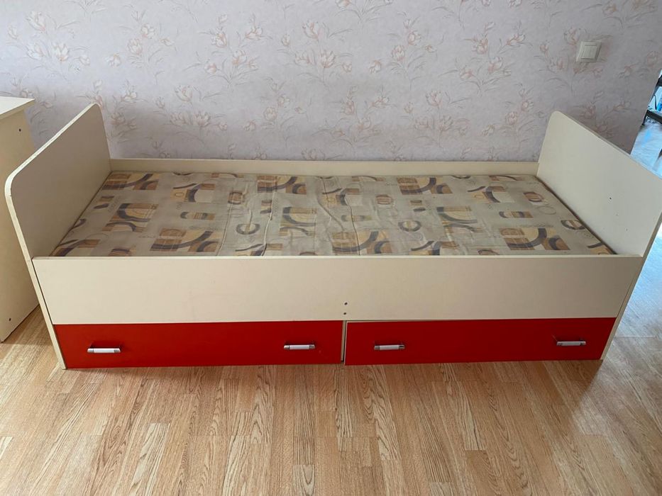 Продам 2+1 Кровати