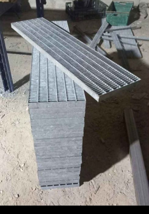 Grătare zincate la diferite dimensiuni debitam la dimensiunea dorită d
