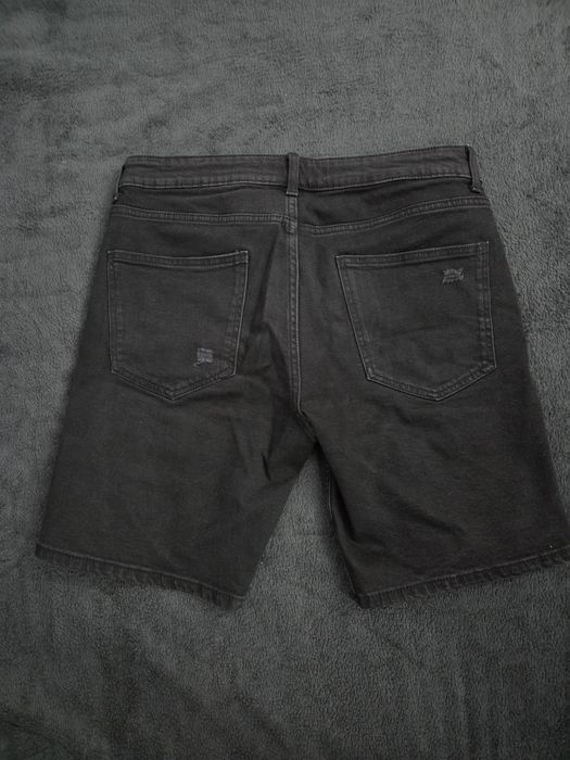 Blugi scurți rupți Zara