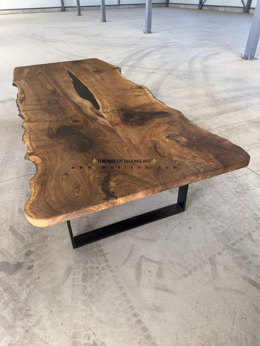 Трапезна маса от естествено дърво