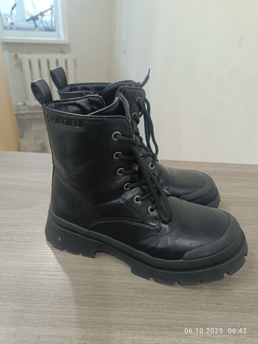 Продаю осенние ботинки на девочку