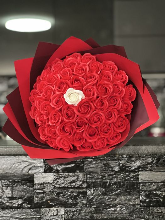 Buchet din 59 de trandafiri