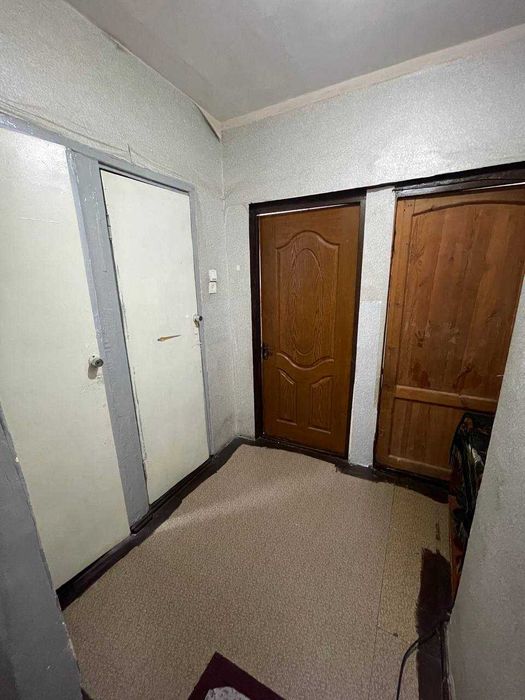 Продается 2-к квартира,переделанная в 3-к Яшнабод (Асалабад-2)