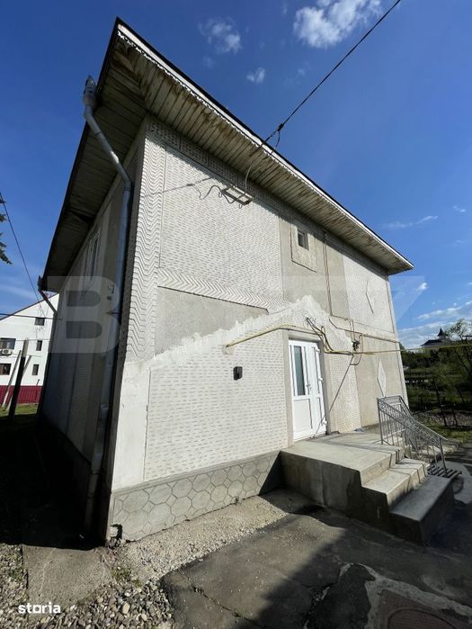 Casa Spatioasa cu Iaz Privat si 2.500 mp teren - in Falticeni