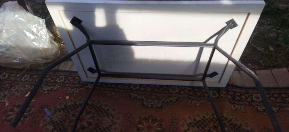 Стол кухонный белый