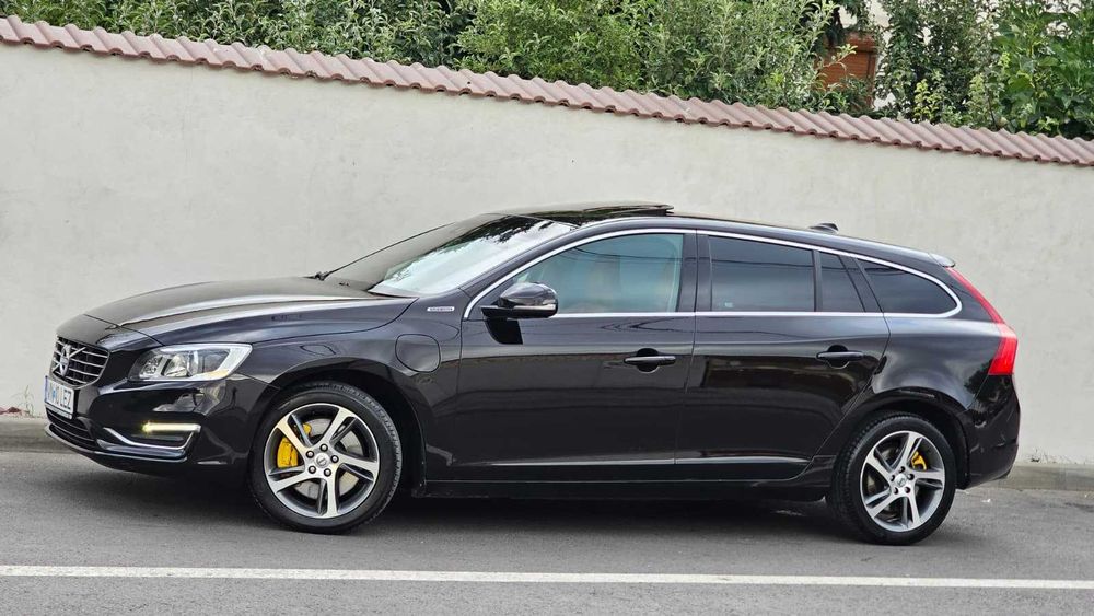 Volvo V60 SUMMUM 09.2013 2.4D6 215cp Plug-In Hybrid Automat AWD 4x4 Bixenon Trapa NAVI Piele / Inmatriculat
