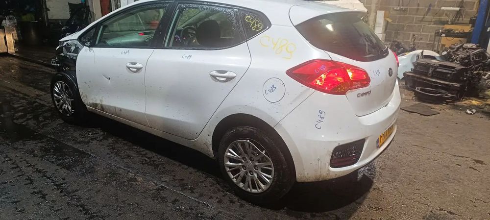 Dezmembrari / Dezmembrez Kia Ceed (JD) 1.4 CRDi D4FC cutie viteze manuala cod culoare Tricoat White Pearl