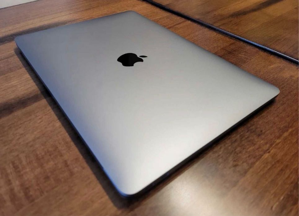 13” Macbook Air 2021 • 97 % Bateria • 256 gb