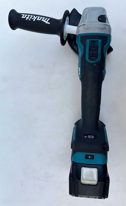 Makita DGA511 - Безчетков ъглошлайф 2x18V 5.0Ah 2024г. като нов!