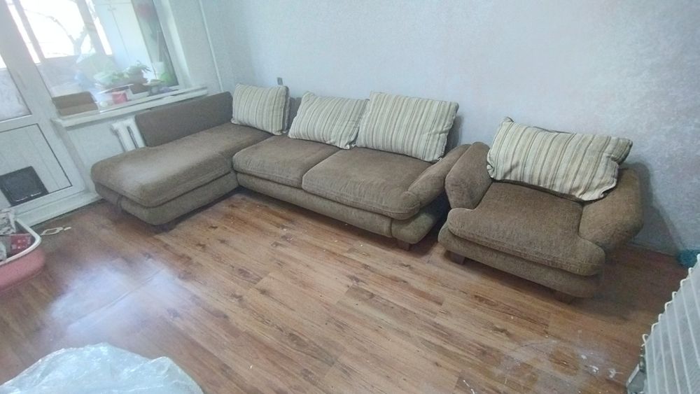 Диван угловой и кресло