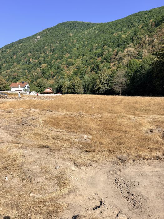 De vanzare 1000 mp , Teren intravilan  Râu Mare Retezat