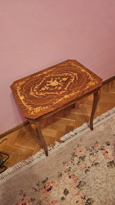Masuta mica veche stare foarte buna