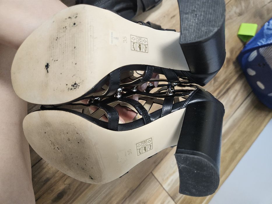 Сандали Guess с капси