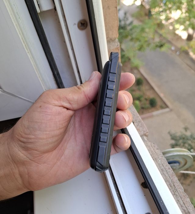 Uzmobile CDMA телефон в идеальном рабочем состоянии