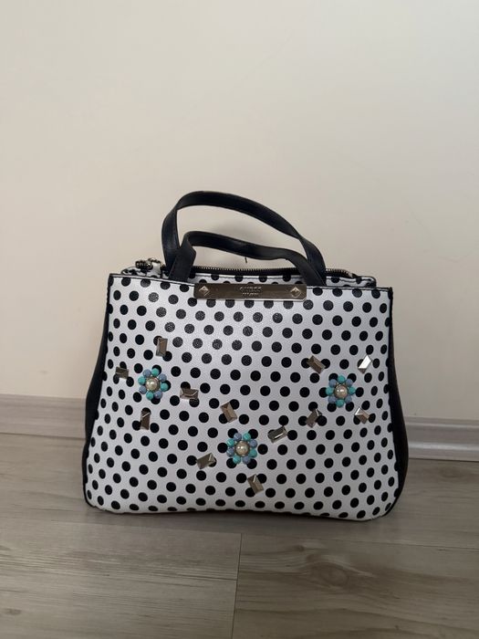 Чанта, марка Guess
