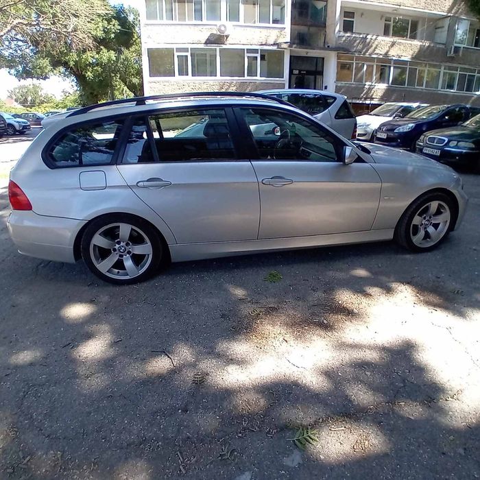 Кола  BMW 320i. ..