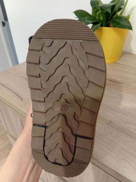 Продам ботинки детские
