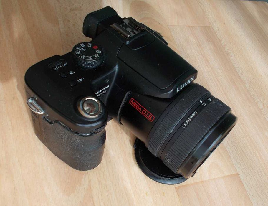 Фотоапарат Panasonic Lumix FZ-50. С принадлежности, фото-чантичка и статив. Мн. добър