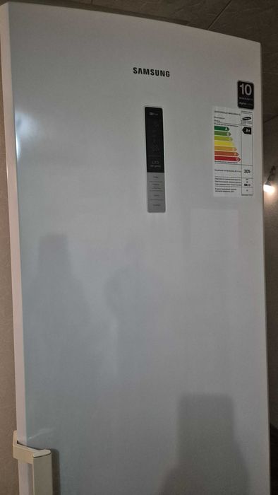 Холодильник Samsung