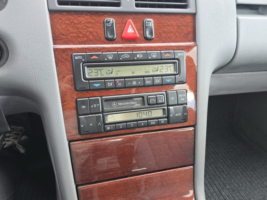 Mercedes Benz E200 Old Timer