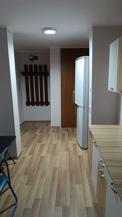 Apartament cu două camere de închiriat.