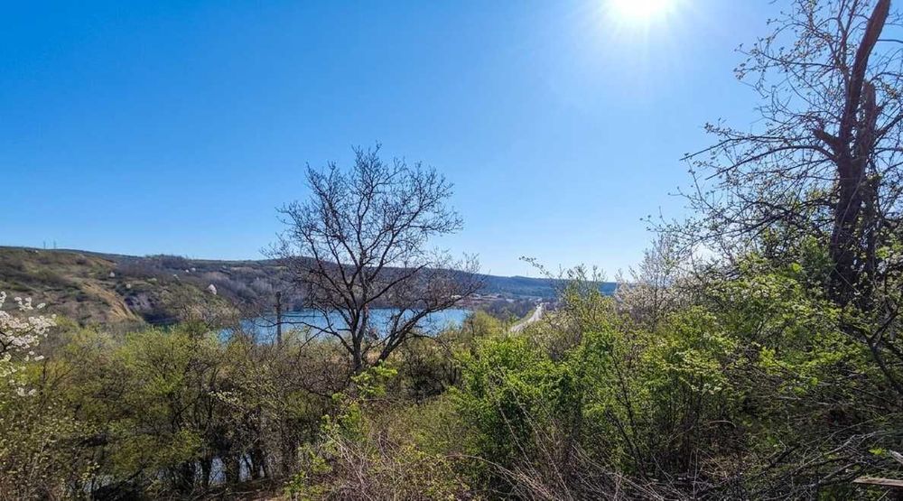 CASA SI CURTE Teliuc  vedere spre lac