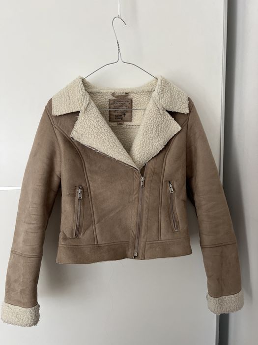 Дамско бежаво есенно яке