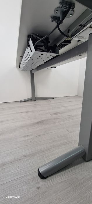 Бюро електрическо регулируем подходящо за домашен офис и бизнес среда