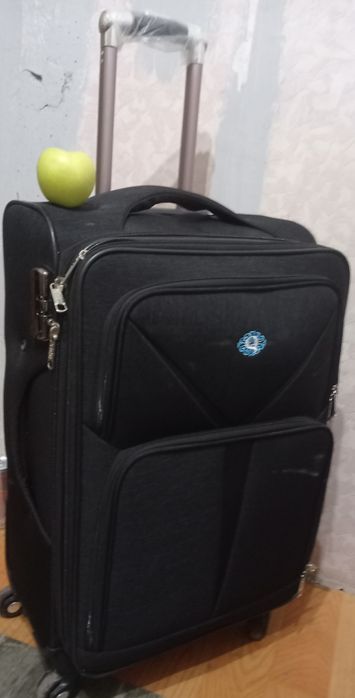 Чемодан новый 67-42-30