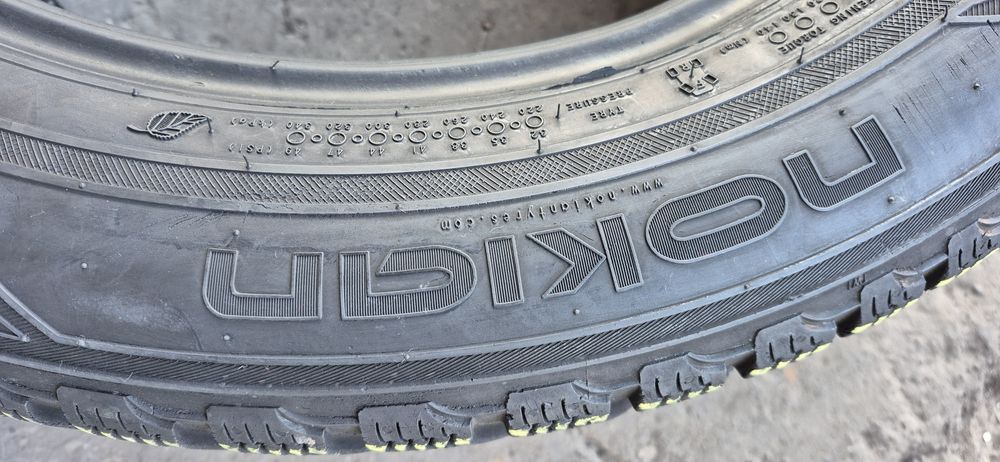 2 anvelope iarna Nokian 265/50/20.Pretul este pe bucata.